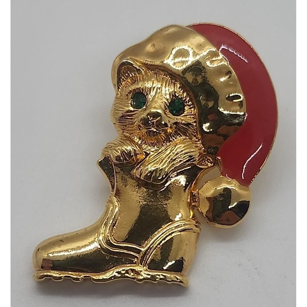 Vintage gold‎ tone AVON Christmas holiday CAT in boot & Santa hat brooch pin